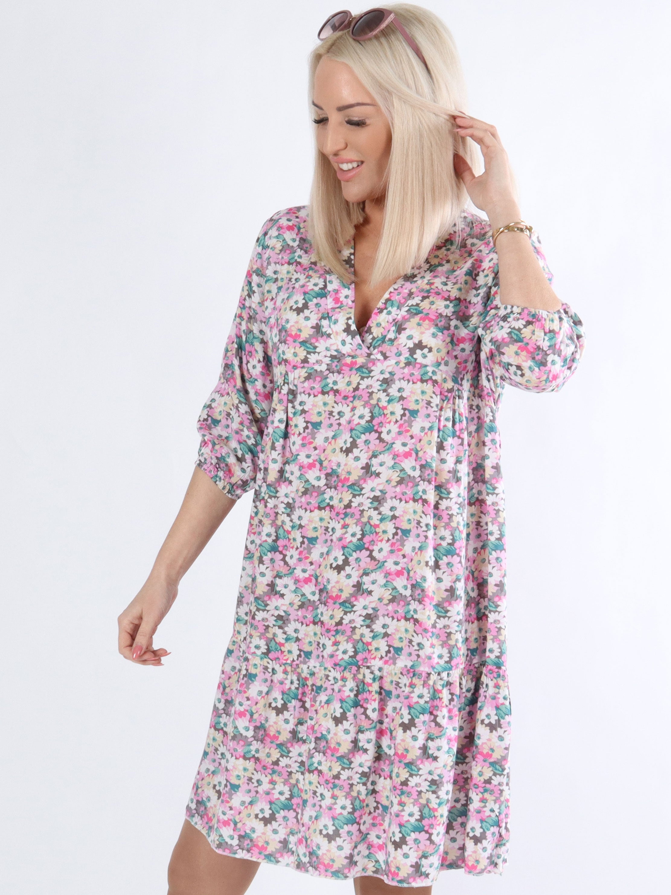 Nelly - Blommig klänning med volangkant